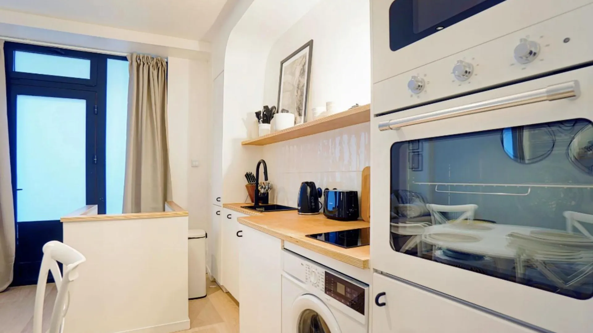 Comfortable And Ideally Located In 15 *