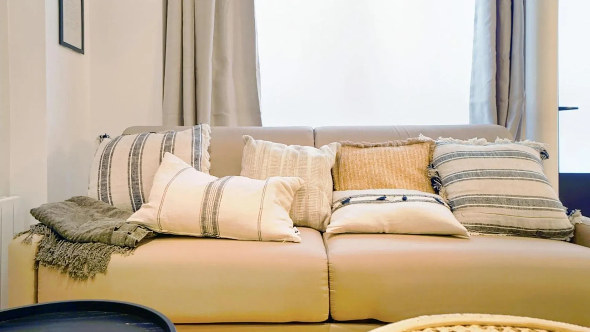 Comfortable And Ideally Located In 15 Apartment