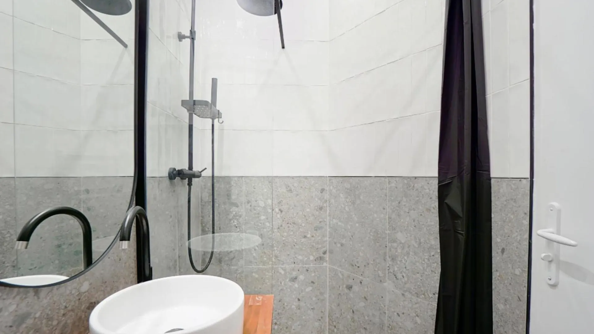 Comfortable And Ideally Located In 15 *